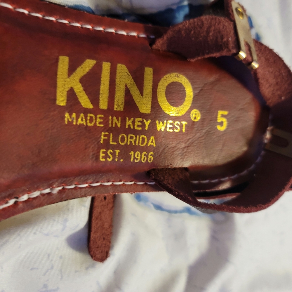 sandals - Picture 2 of 4